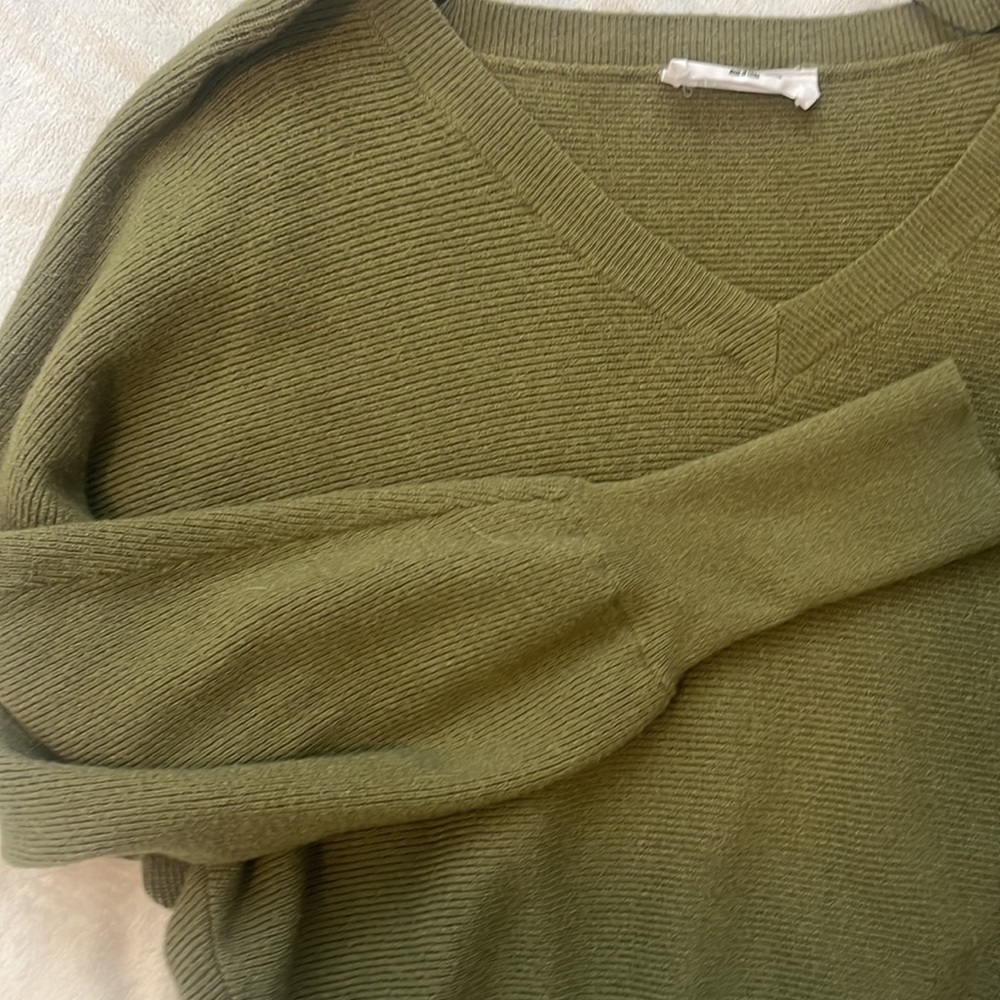 Green Cropped Sweater - Picture 3 of 3